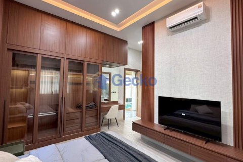 House in Pattaya, Thailand 4 bedrooms № 196090 - photo 16