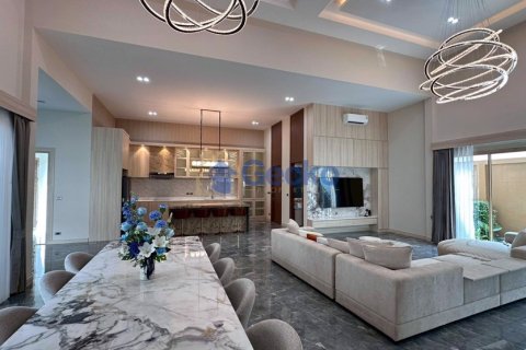 House in Pattaya, Thailand 4 bedrooms № 196090 - photo 4