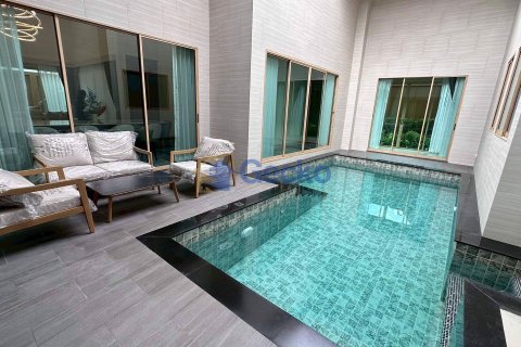 House in Pattaya, Thailand 4 bedrooms № 196090 - photo 18