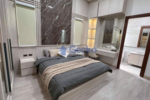 House in Pattaya, Thailand 4 bedrooms № 196090 - photo 17