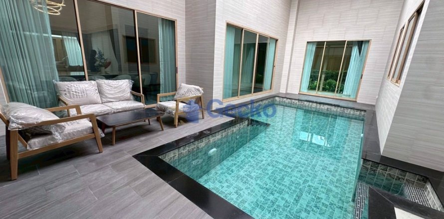 House in Pattaya, Thailand 4 bedrooms № 196090