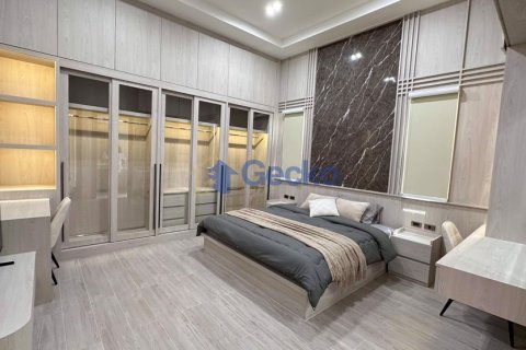 House in Pattaya, Thailand 4 bedrooms № 196090 - photo 12