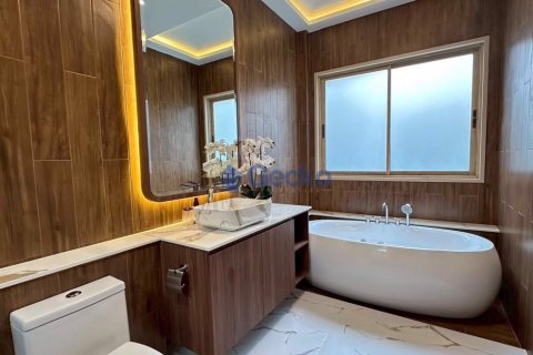 House in Pattaya, Thailand 4 bedrooms № 196090 - photo 14