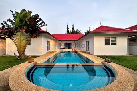 House in Pattaya, Thailand 3 bedrooms № 196091