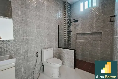 Casa de 4 dormitorios en Pattaya, Tailandia № 210743 - foto 7