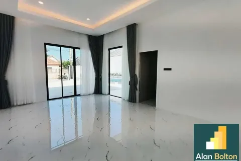 Casa de 4 dormitorios en Pattaya, Tailandia № 210743 - foto 8