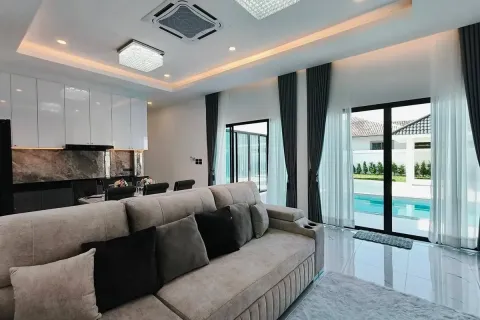 Casa de 4 dormitorios en Pattaya, Tailandia № 210743 - foto 19