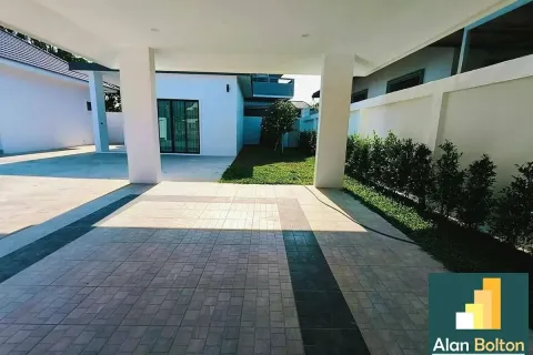 Casa de 4 dormitorios en Pattaya, Tailandia № 210743 - foto 6