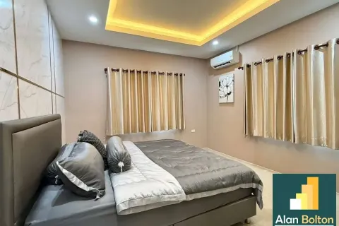 Casa de 3 dormitorios en Pattaya, Tailandia № 210748 - foto 10