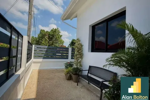 Casa de 3 dormitorios en Pattaya, Tailandia № 210748 - foto 3
