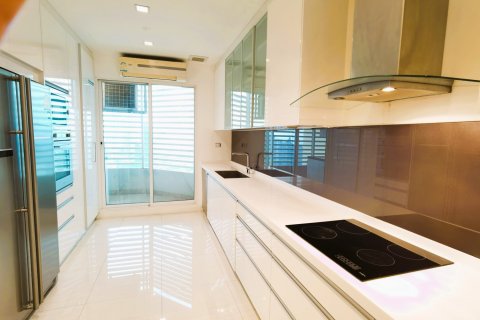 Condo in Bangkok, Thailand, 4 bedrooms  № 180971 - photo 9