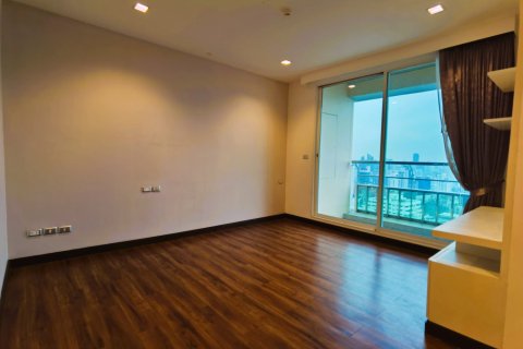 Condo in Bangkok, Thailand, 4 bedrooms  № 180971 - photo 13