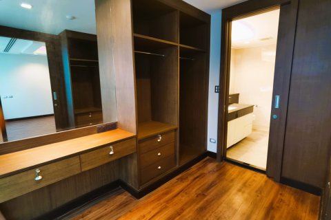 Condo in Bangkok, Thailand, 4 bedrooms  № 180971 - photo 24