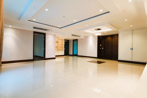 Condo in Bangkok, Thailand, 4 bedrooms  № 180971 - photo 6