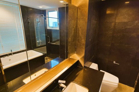 Condo in Bangkok, Thailand, 4 bedrooms  № 180971 - photo 14