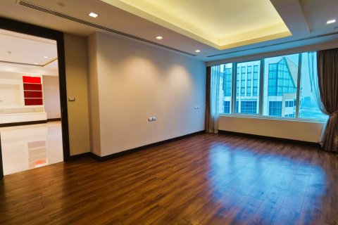 Condo in Bangkok, Thailand, 4 bedrooms  № 180971 - photo 20