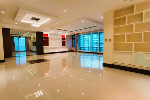 Condo in Bangkok, Thailand, 4 bedrooms  № 180971 - photo 4
