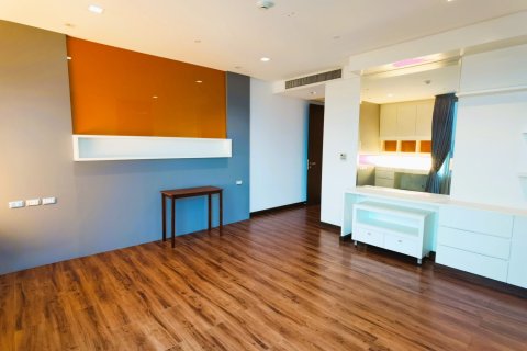 Condo in Bangkok, Thailand, 4 bedrooms  № 180971 - photo 18