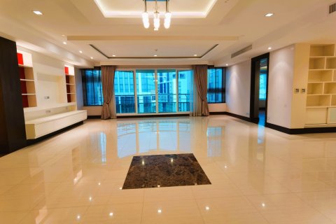 Condo in Bangkok, Thailand, 4 bedrooms  № 180971 - photo 2