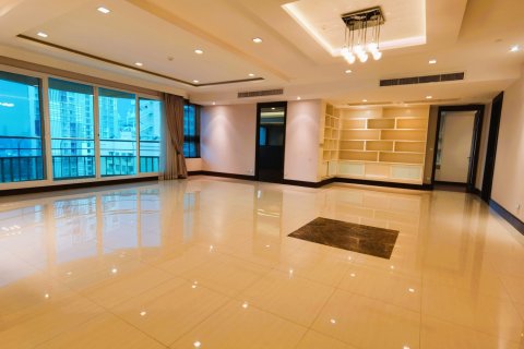 Condo in Bangkok, Thailand, 4 bedrooms  № 180971 - photo 8
