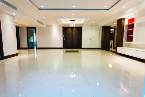 Condo in Bangkok, Thailand, 4 bedrooms  № 180971 - photo 7