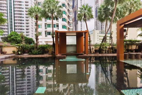 Condo in Bangkok, Thailand, 4 bedrooms  № 180971 - photo 30