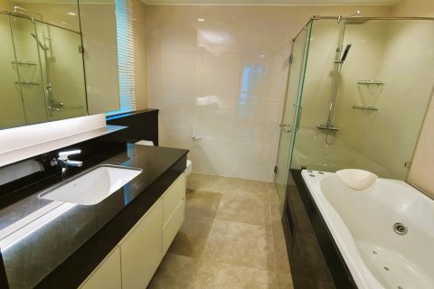 Condo in Bangkok, Thailand, 4 bedrooms  № 180971 - photo 25