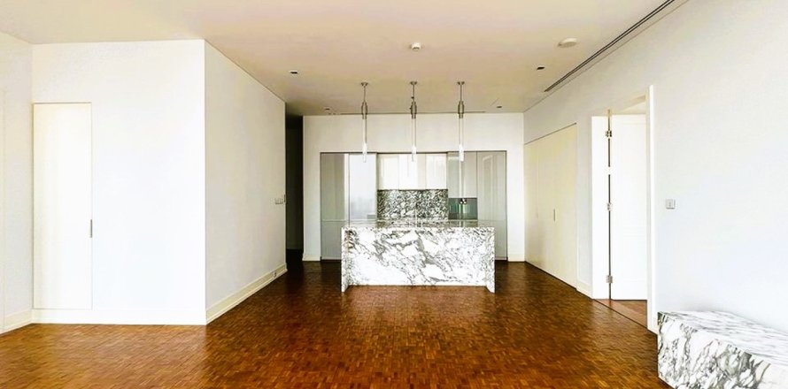 Condo in Bangkok, Thailand, 2 bedrooms  № 180969