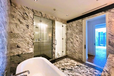 Condo in Bangkok, Thailand, 2 bedrooms  № 180969 - photo 21