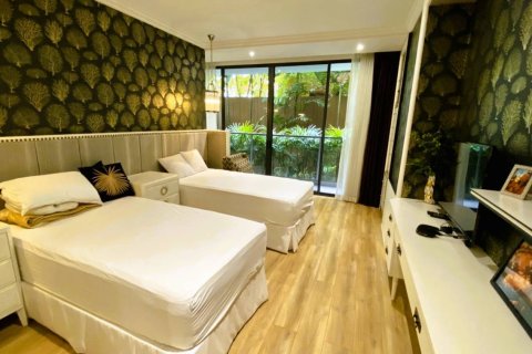 Condo in Bangkok, Thailand, 4 bedrooms  № 180972 - photo 10