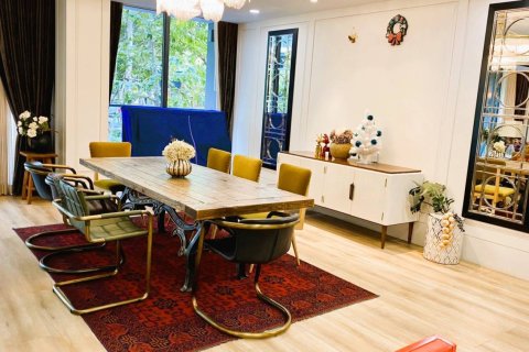Condo in Bangkok, Thailand, 4 bedrooms  № 180972 - photo 4