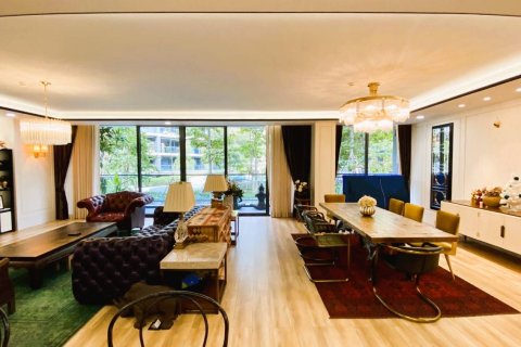 Condo in Bangkok, Thailand, 4 bedrooms  № 180972 - photo 2