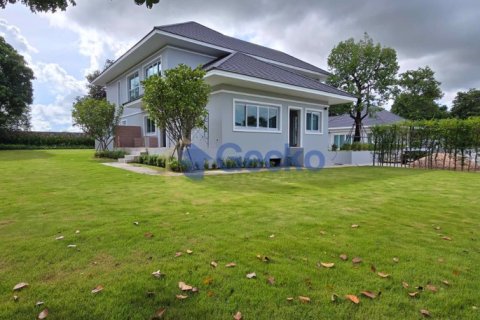 House in Pattaya, Thailand 6 bedrooms № 196351 - photo 24