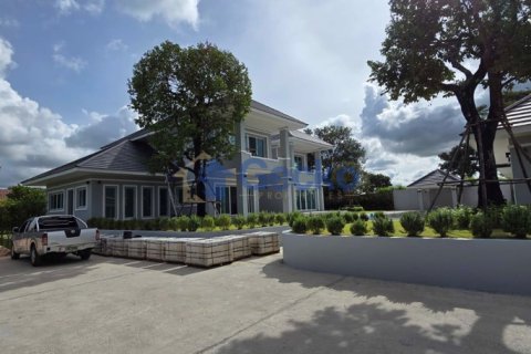 House in Pattaya, Thailand 6 bedrooms № 196351 - photo 16