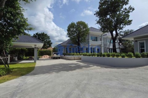 House in Pattaya, Thailand 6 bedrooms № 196351 - photo 13