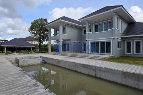 House in Pattaya, Thailand 6 bedrooms № 196351 - photo 19
