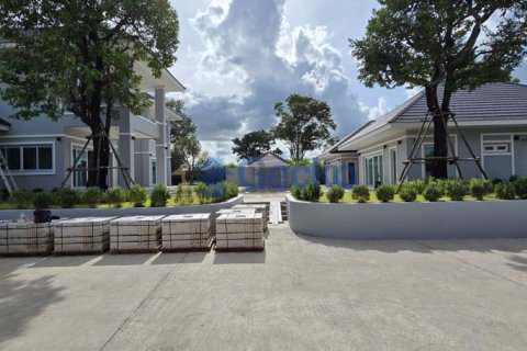 House in Pattaya, Thailand 6 bedrooms № 196351 - photo 9