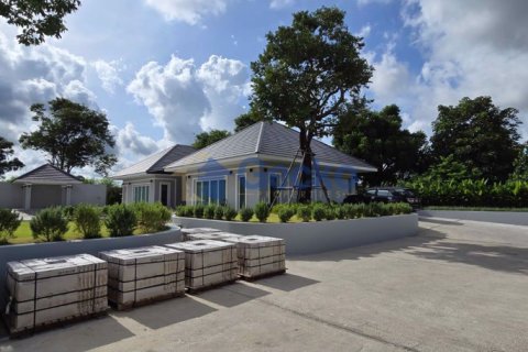 House in Pattaya, Thailand 6 bedrooms № 196351 - photo 17