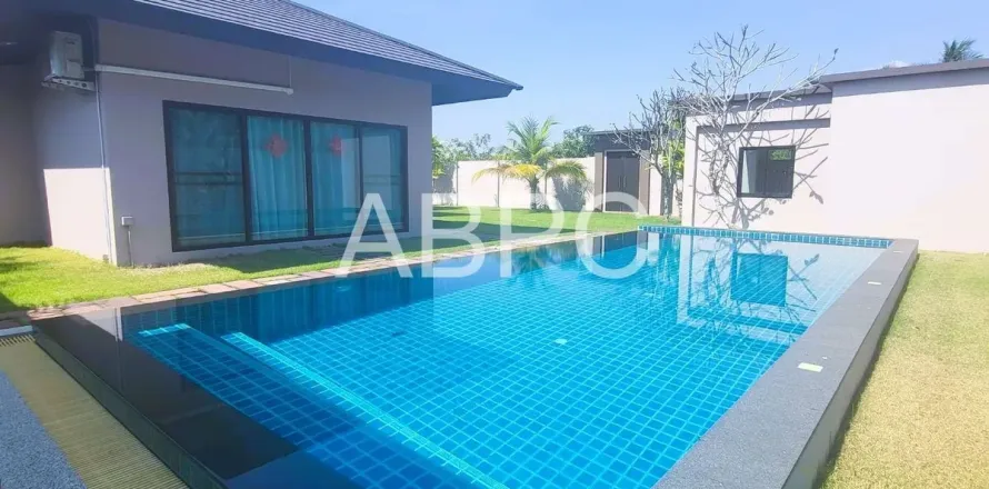 Casa de 3 dormitorios en Pattaya, Tailandia № 212063