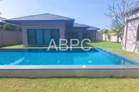 Casa de 3 dormitorios en Pattaya, Tailandia № 212063 - foto 14