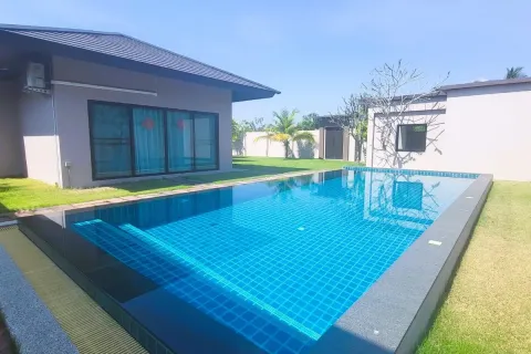 Casa de 3 dormitorios en Pattaya, Tailandia № 212063 - foto 28