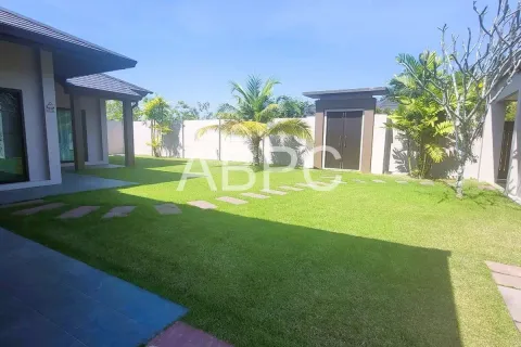 Casa de 3 dormitorios en Pattaya, Tailandia № 212063 - foto 4