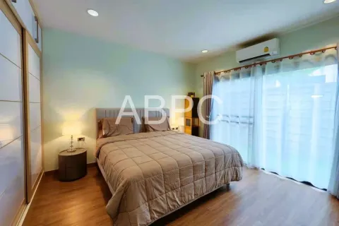 Casa de 3 dormitorios en Pattaya, Tailandia № 212063 - foto 12
