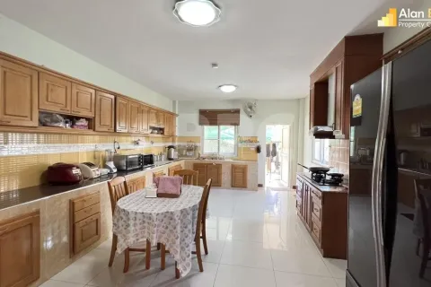 Casa de 3 dormitorios en Pattaya, Tailandia № 212059 - foto 9