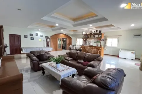 Casa de 3 dormitorios en Pattaya, Tailandia № 212059 - foto 6