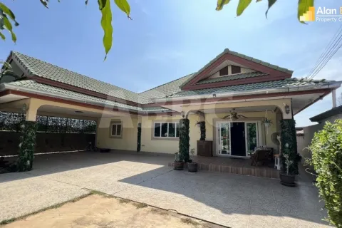 Casa de 3 dormitorios en Pattaya, Tailandia № 212059 - foto 8