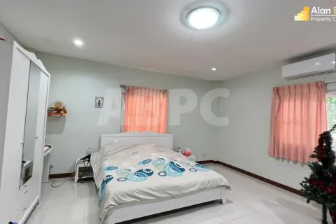 Casa de 3 dormitorios en Pattaya, Tailandia № 212059 - foto 14