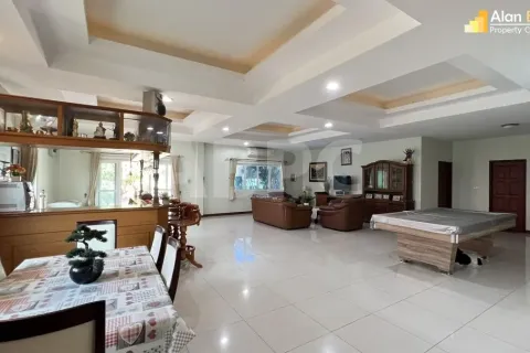 Casa de 3 dormitorios en Pattaya, Tailandia № 212059 - foto 10