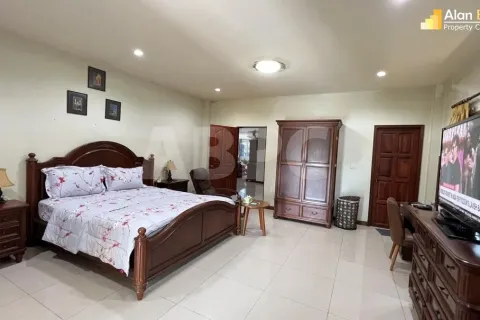 Casa de 3 dormitorios en Pattaya, Tailandia № 212059 - foto 15