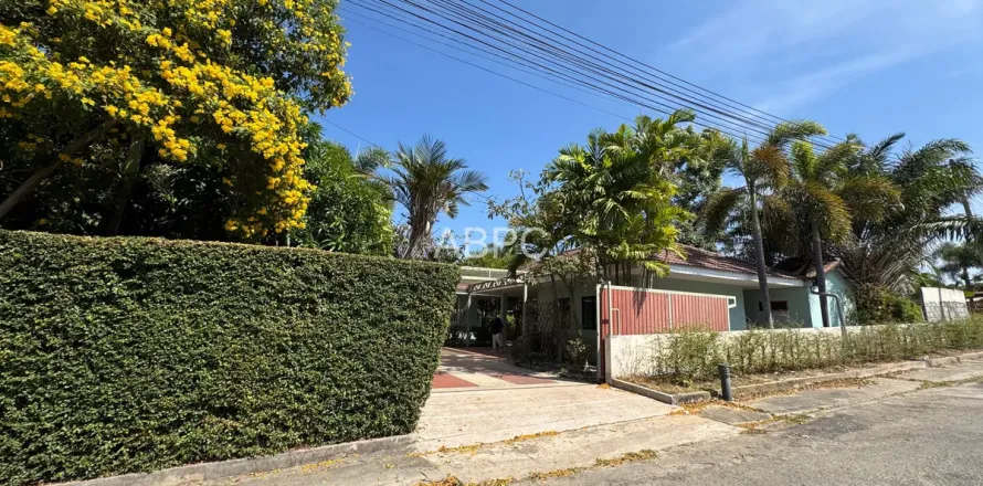 Casa de 3 dormitorios en Pattaya, Tailandia № 212058
